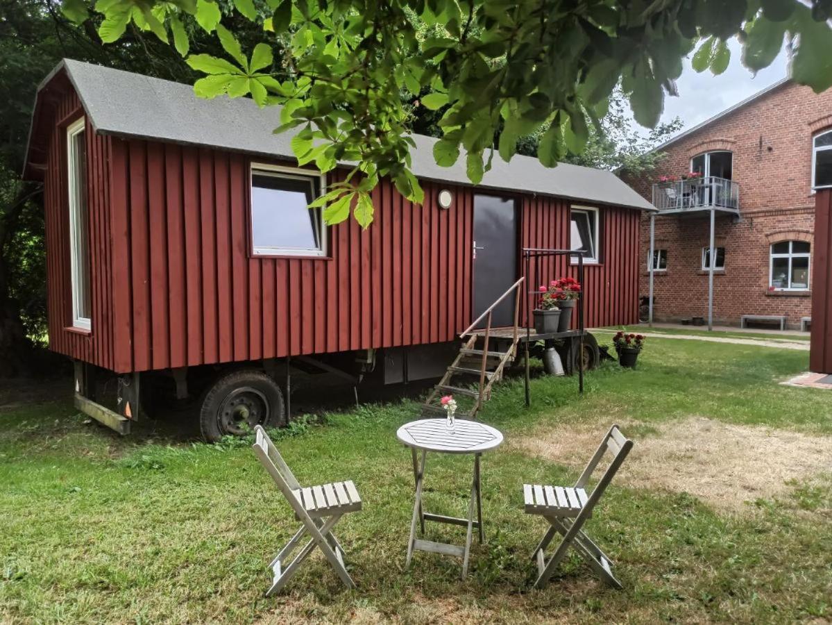 Schaeferwagen Auf Dem Biogut-Saalkow Hotel Gustow  Luaran gambar