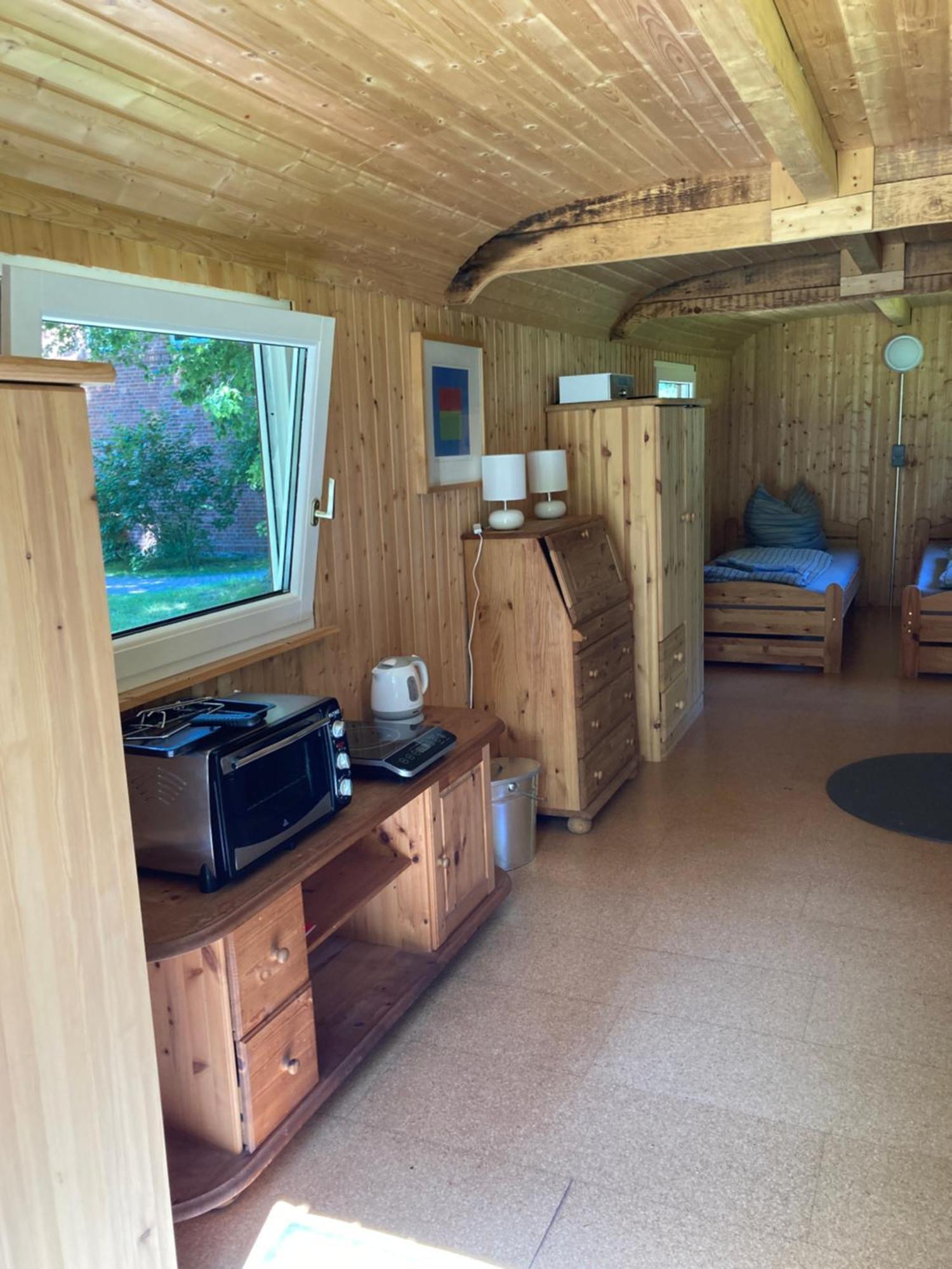Schaeferwagen Auf Dem Biogut-Saalkow Hotel Gustow  Luaran gambar
